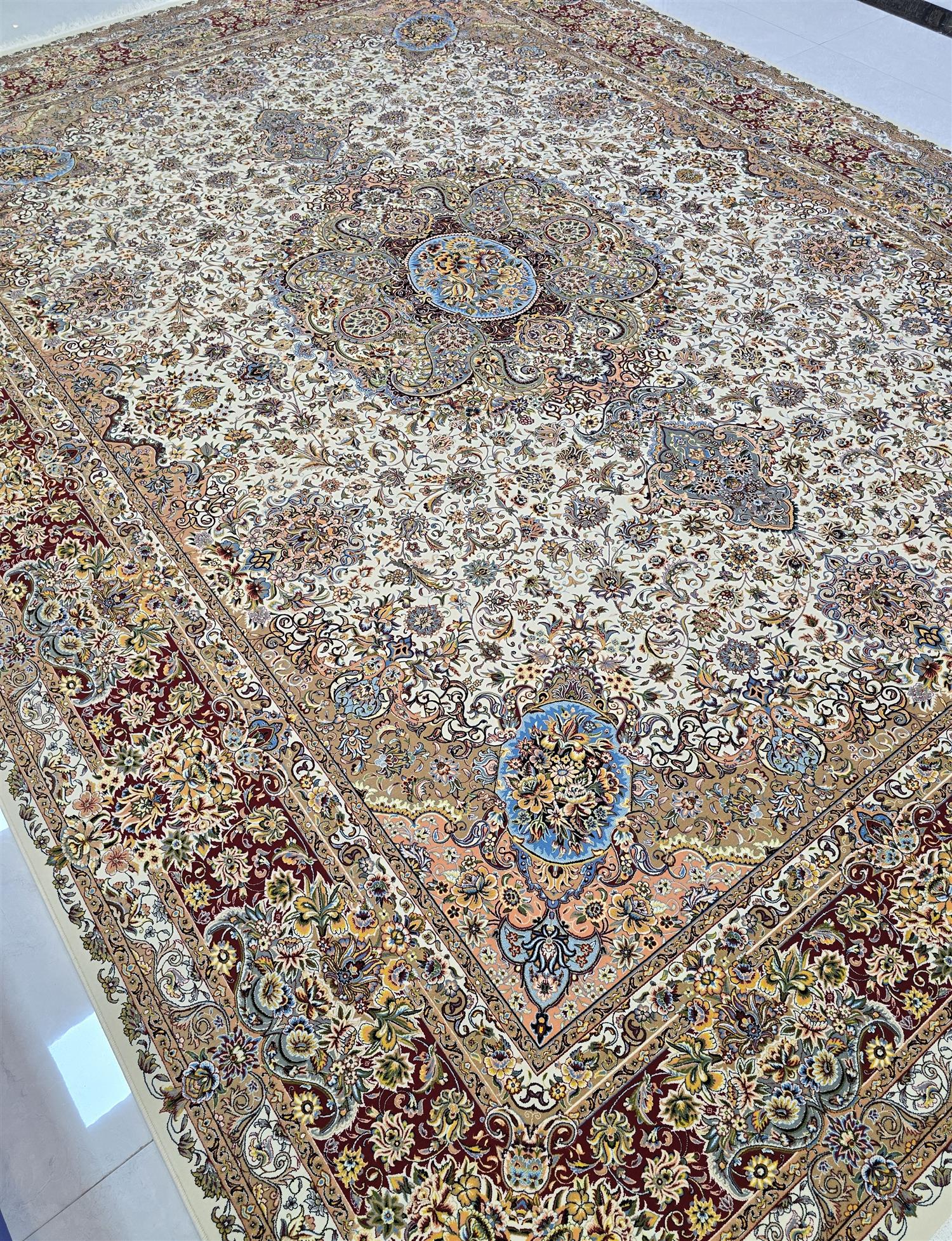 سالاری کرم حاشیه لاکی