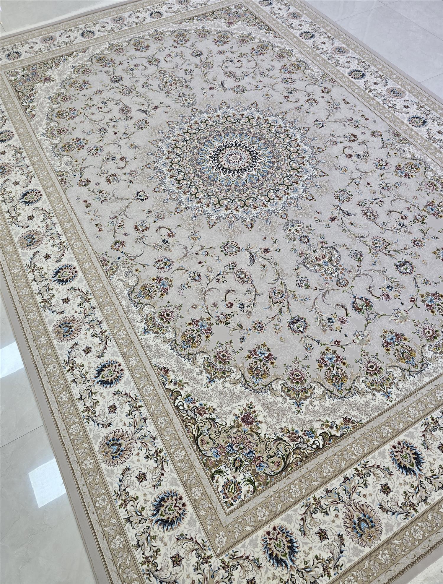 نایین کرم بژ