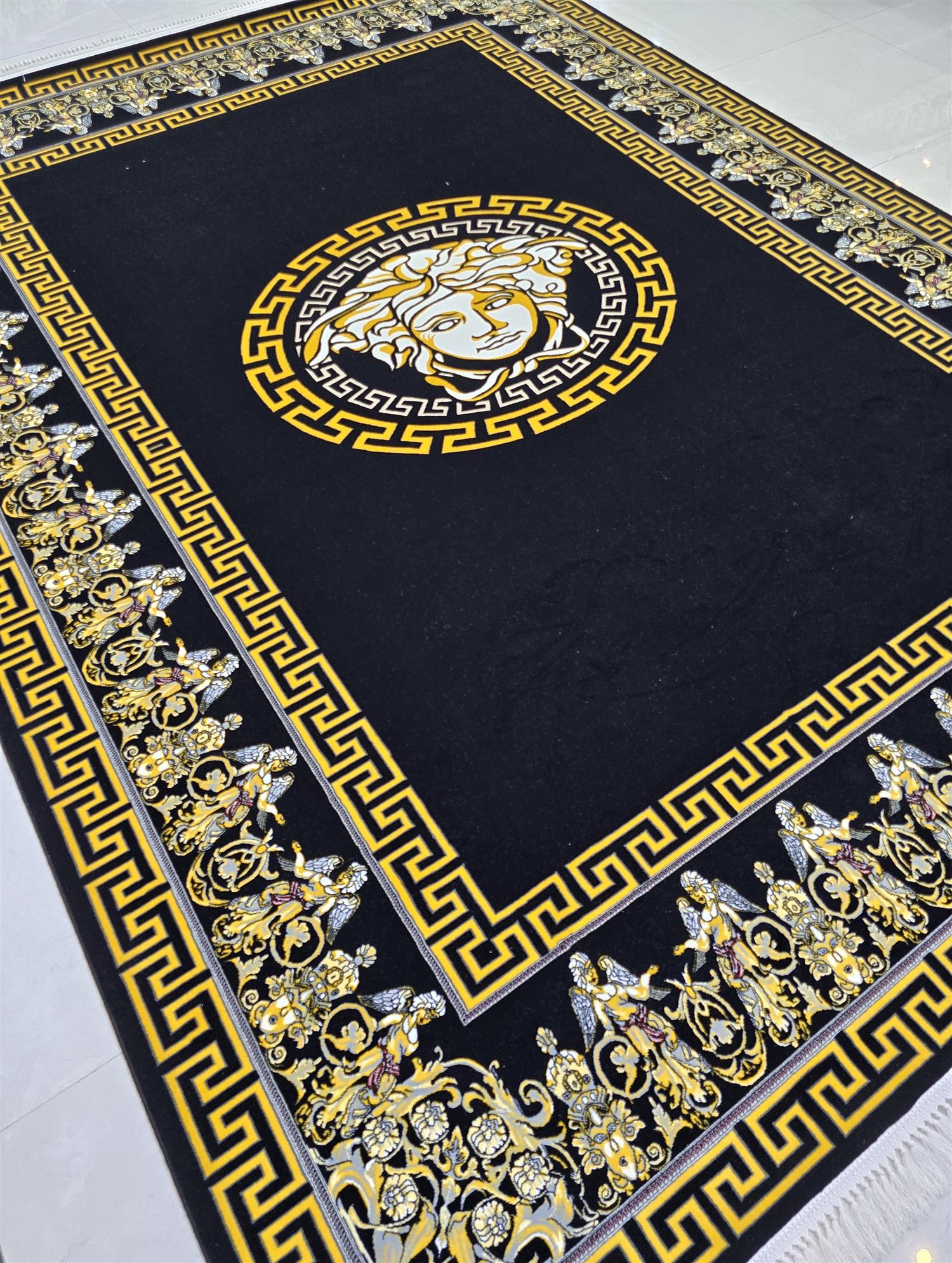 ورساچه مشکی