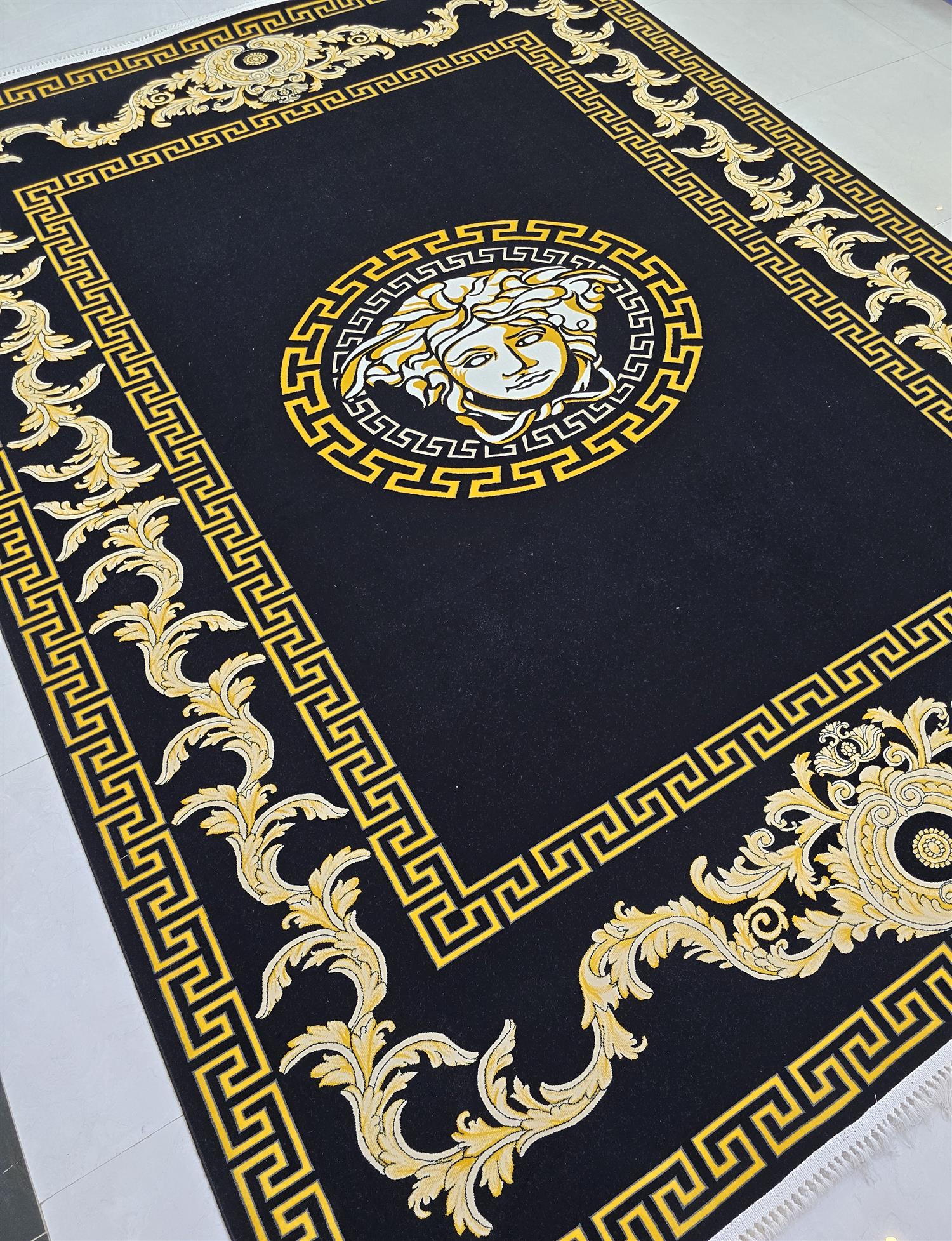 ورساچه مشکی