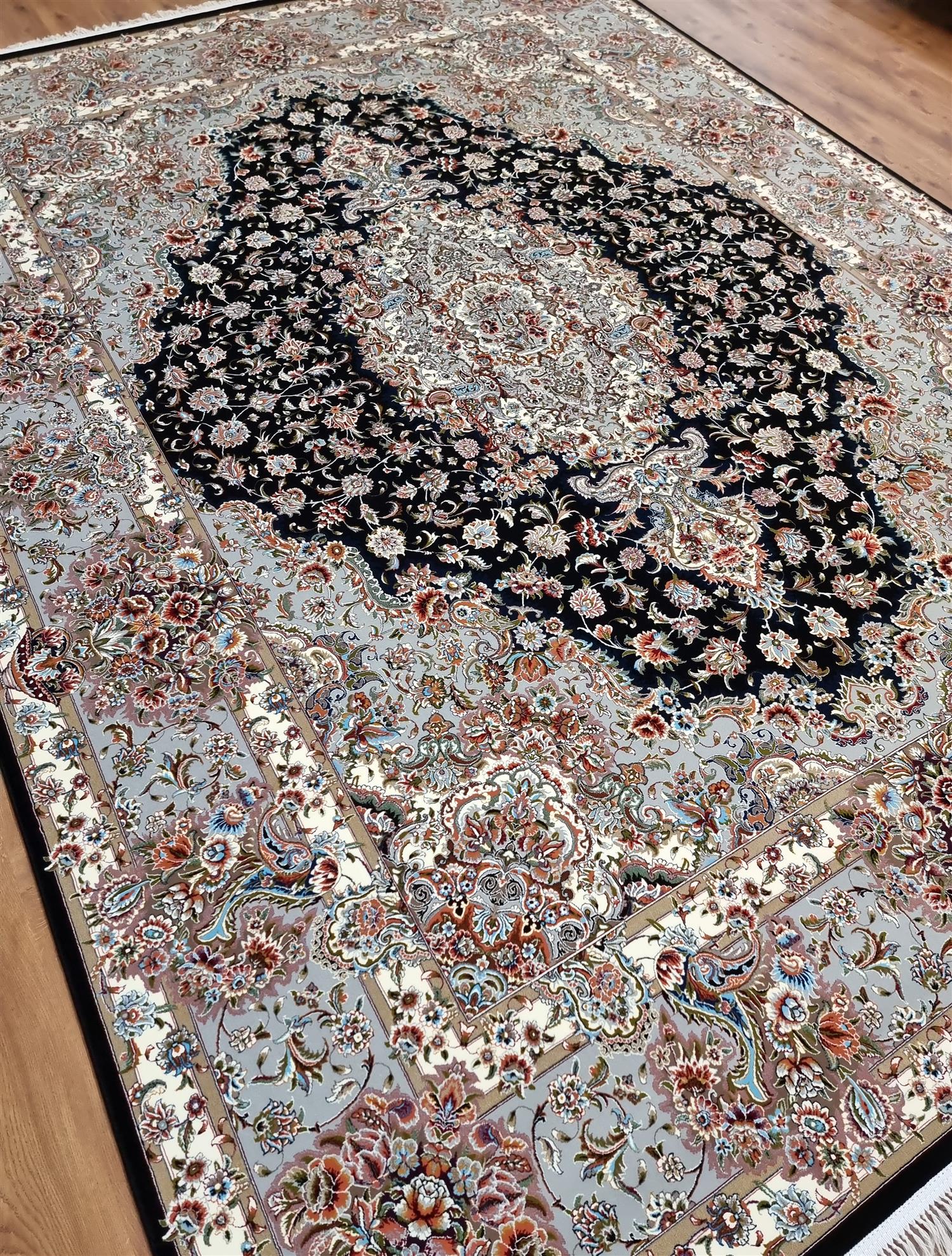 ایسان مشکی