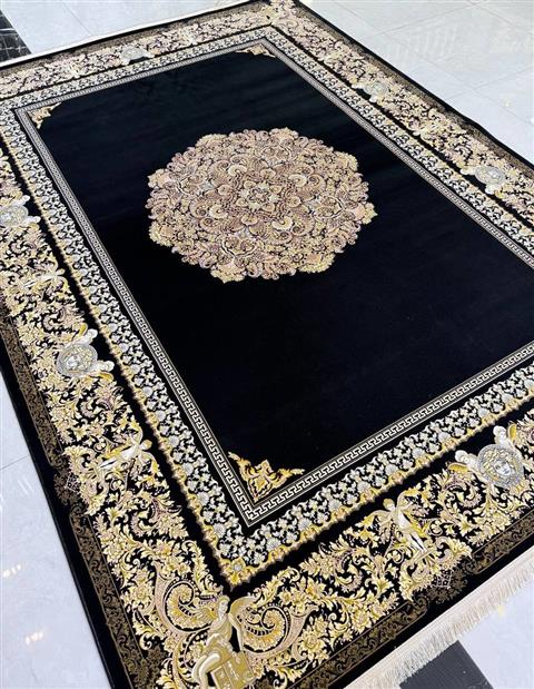 ورساچه مشکی طلایی